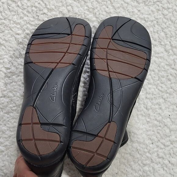 NEW Clarks Women's Un Loop Top Black Leather bootie boots size 10 - Picture 5 of 6